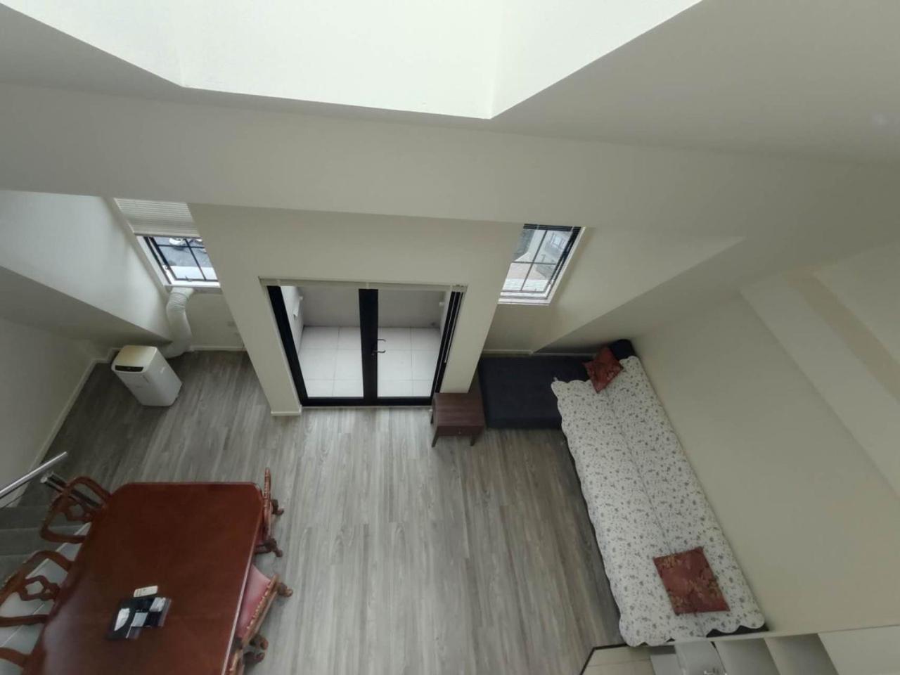 3 Double Beds And 1 Single Bed And 2 Double Sofa Beds In A Small 2 Bedrooms Penthouse * Auckland