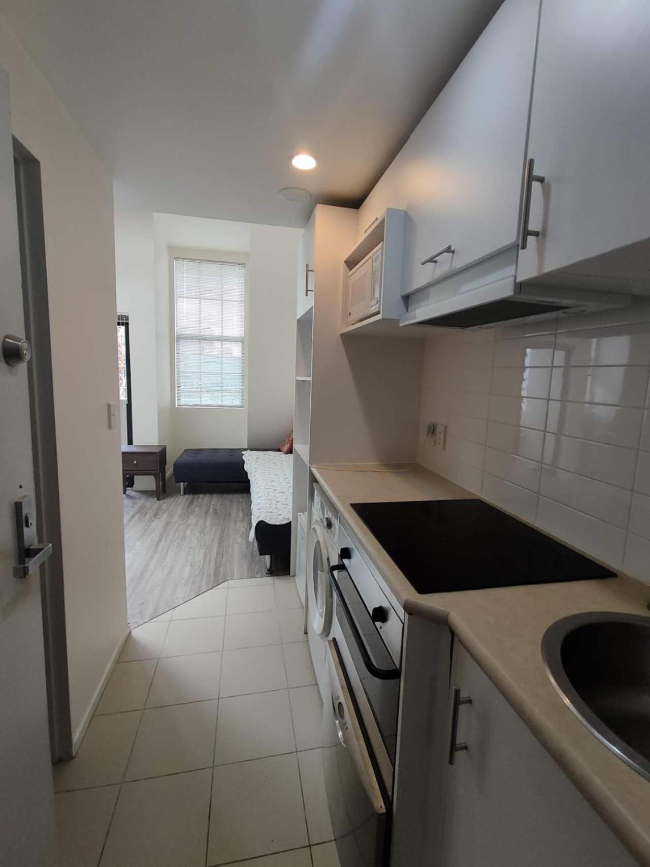 3 Double Beds And 1 Single Bed And 2 Double Sofa Beds In A Small 2 Bedrooms Penthouse Auckland