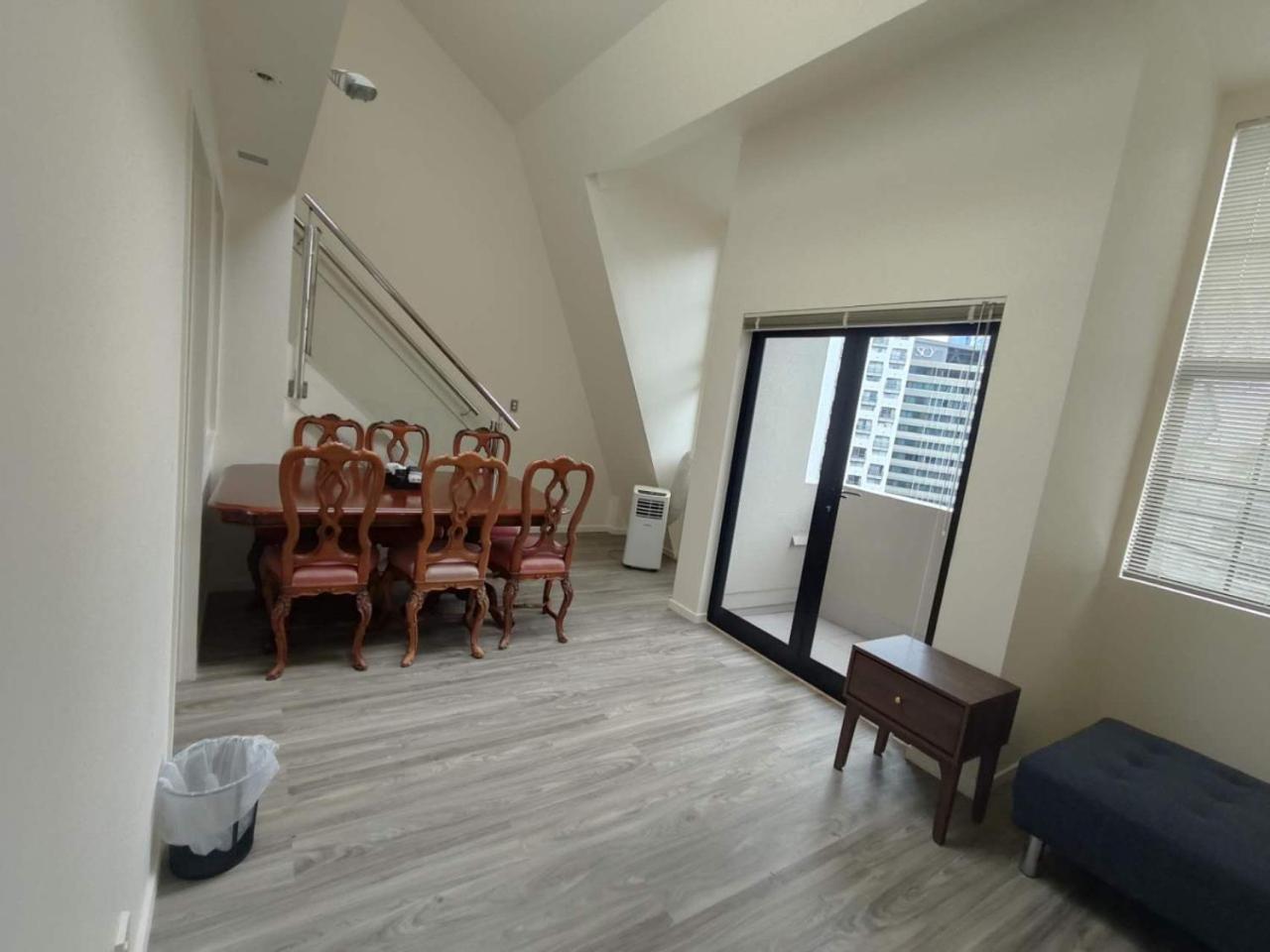 Apartment 3 Double Beds And 1 Single Bed And 2 Double Sofa Beds In A Small 2 Bedrooms Penthouse Auckland