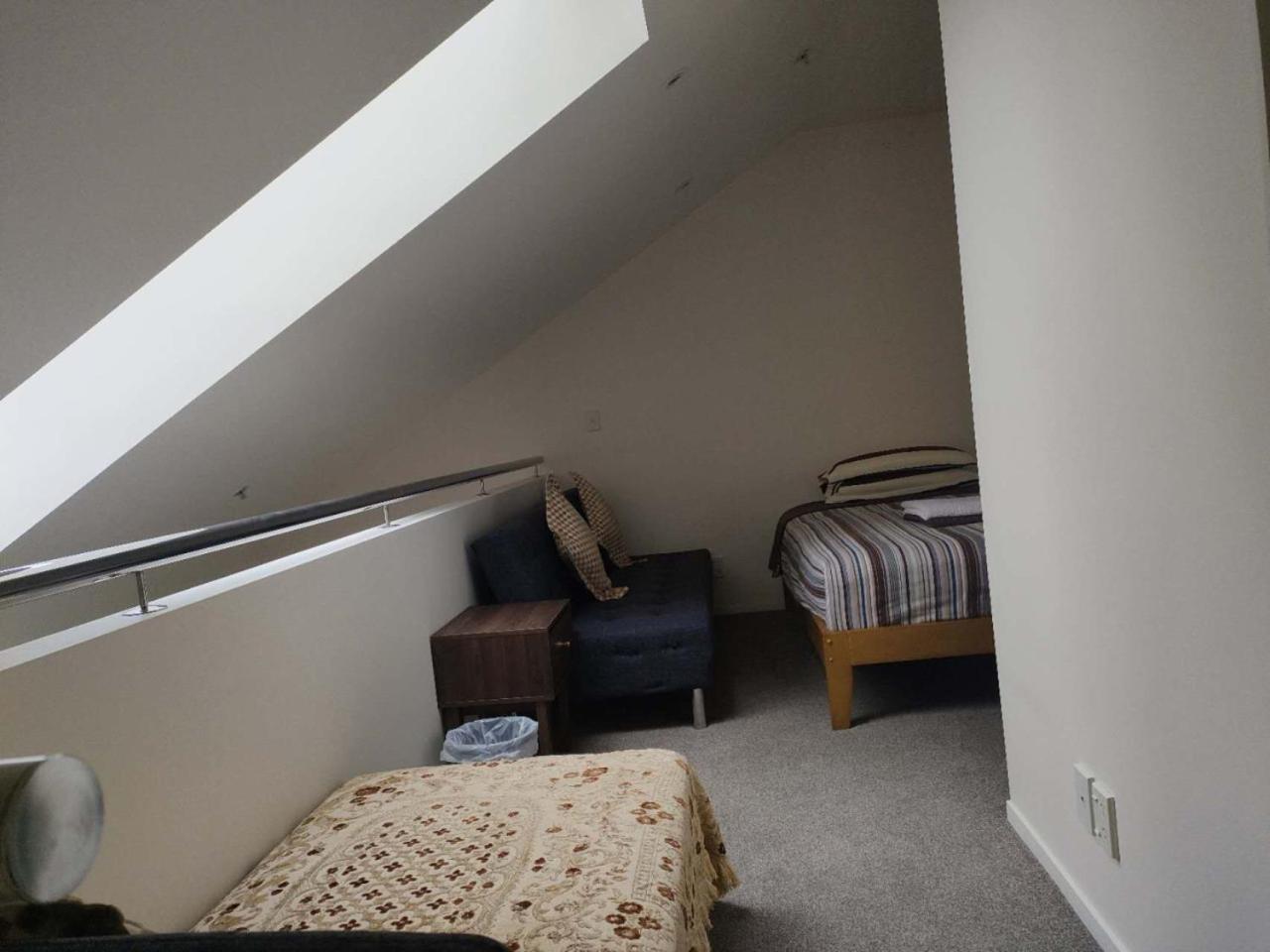 Apartment 3 Double Beds And 1 Single Bed And 2 Double Sofa Beds In A Small 2 Bedrooms Penthouse Auckland