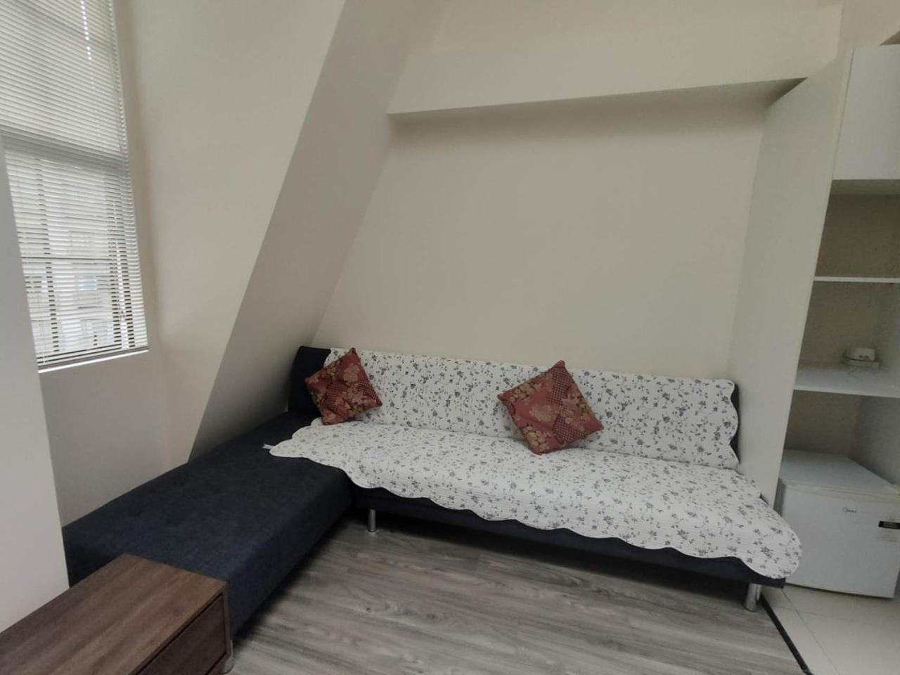 3 Double Beds And 1 Single Bed And 2 Double Sofa Beds In A Small 2 Bedrooms Penthouse Apartment