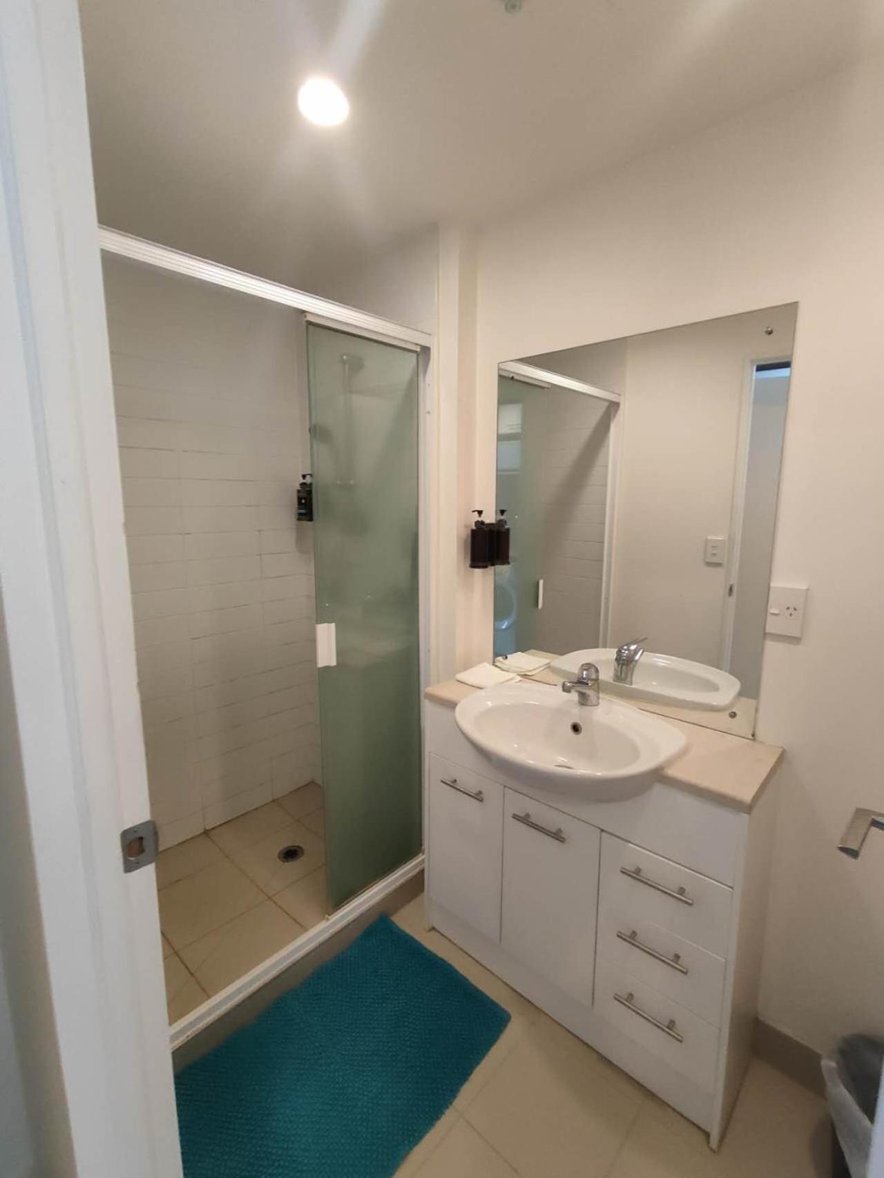 3 Double Beds And 1 Single Bed And 2 Double Sofa Beds In A Small 2 Bedrooms Penthouse Apartment *