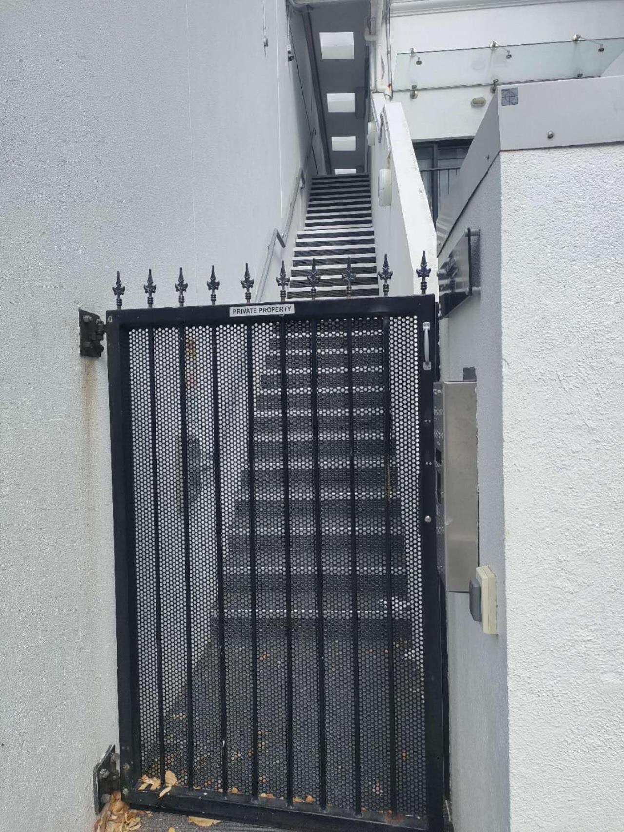 Apartment 3 Double Beds And 1 Single Bed And 2 Double Sofa Beds In A Small 2 Bedrooms Penthouse Auckland