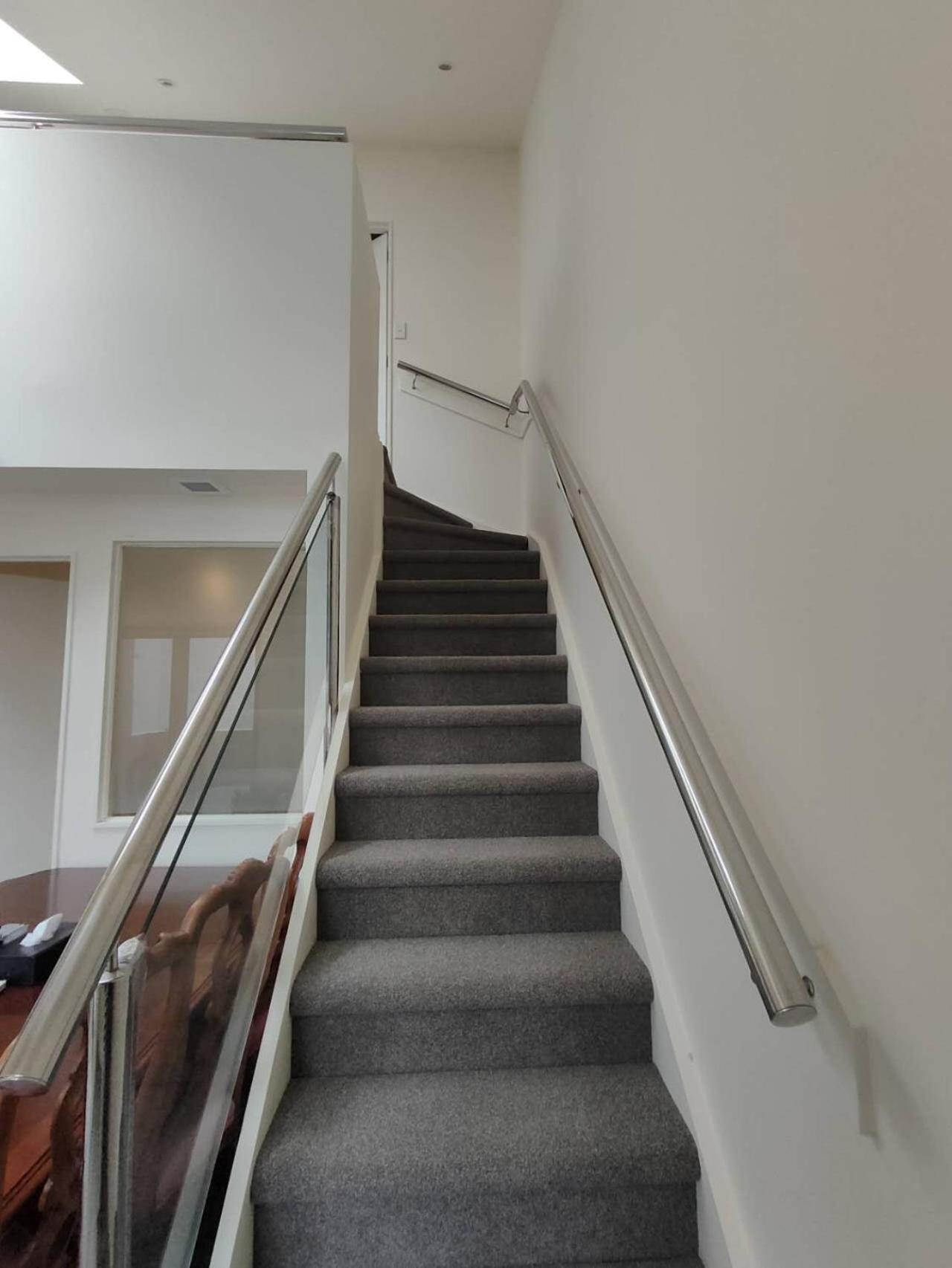 3 Double Beds And 1 Single Bed And 2 Double Sofa Beds In A Small 2 Bedrooms Penthouse Auckland
